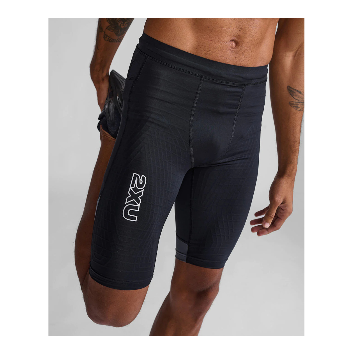 2xu men's accelerate compression shorts on sale